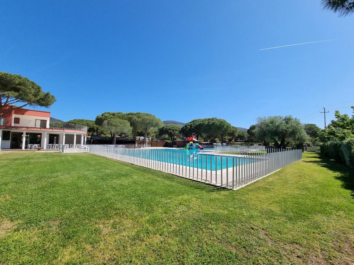 Camping Lacona Pineta Capoliveri  Buitenkant foto